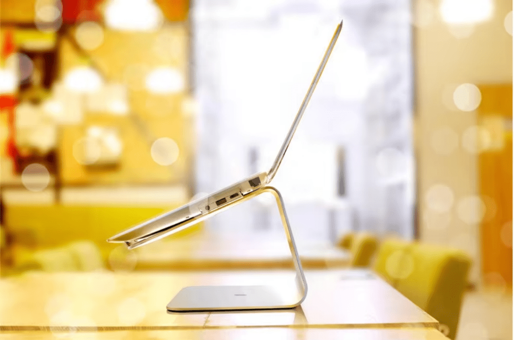 iDock Aluminium Laptop Stand Desktop Cooling Dock for MacBook or 11 - 15 Inch Laptops - iDock Laptopstand