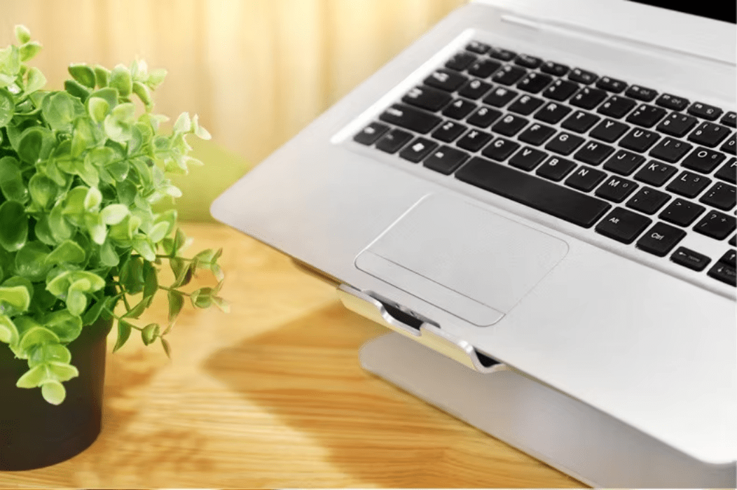iDock Aluminium Laptop Stand Desktop Cooling Dock for MacBook or 11 - 15 Inch Laptops - iDock Laptopstand
